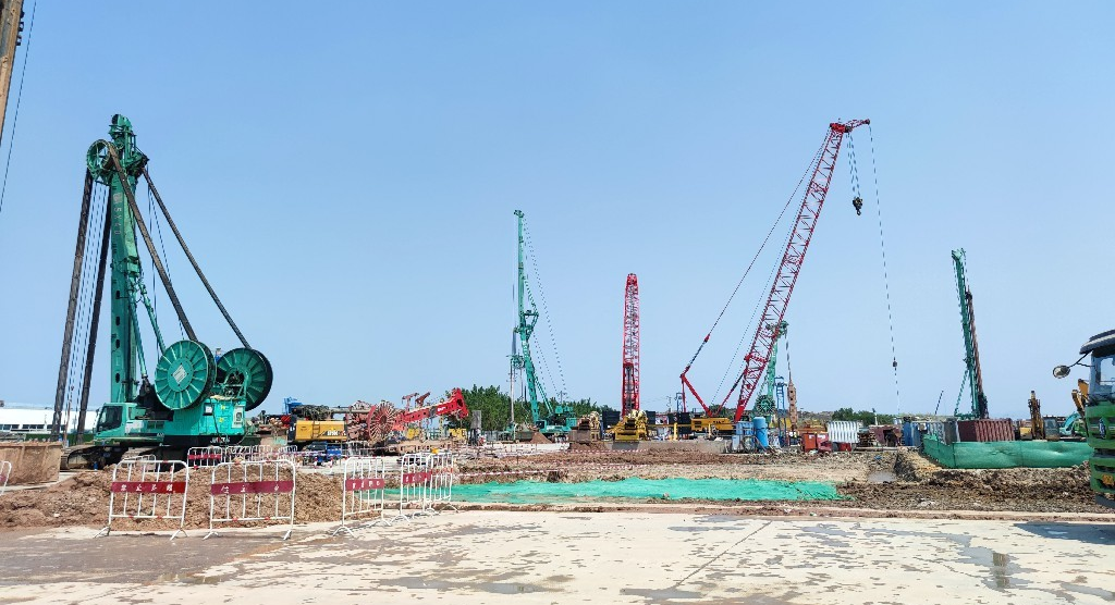 金泰抓钻铣设备马力全开，汇战“羊城花冠”白云机场T3航站楼